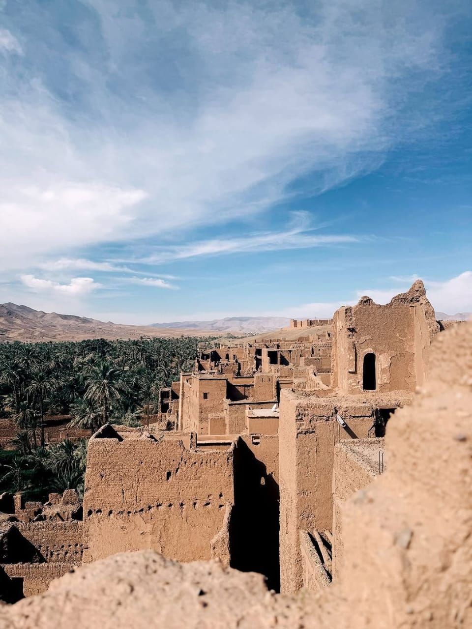 Kasbah d'Aït Ben Haddou surplombant une palmeraie, région d'Ouarzazate